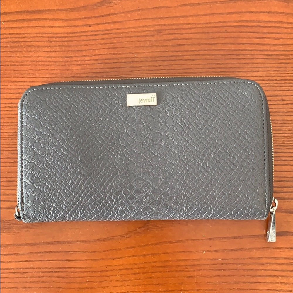 Thirty One All about the Benjamin’s wallet.